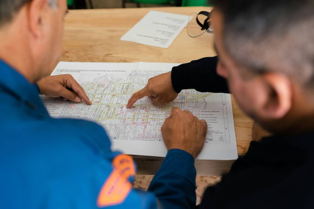 Emergency Contact Lists: 7 Proven Tips to Avoid Costly Hurricane Evacuation Mistakes